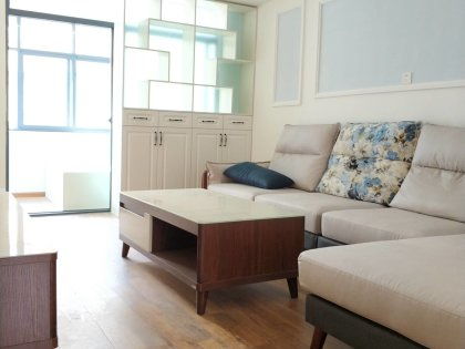 人民東路,新工人文化宮對(duì)面,四樓 精裝兩室?guī)Ъ揖?僅售58萬(wàn)